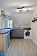 Cozy Corsham Apartment With 2 Bedrooms