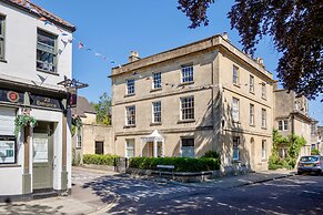 Cozy Corsham Apartment With 2 Bedrooms