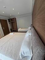 Hotel Selavi