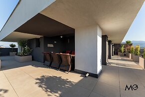 MoHost Valcom - Luxury Skyline Penthouse