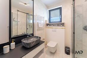MoHost Valcom - Luxury Skyline Penthouse