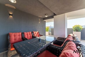 MoHost Valcom - Luxury Skyline Penthouse