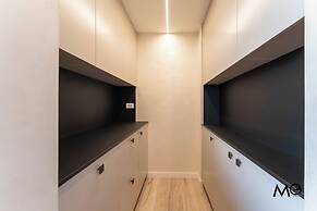 MoHost Valcom - Luxury Skyline Penthouse