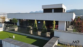 MoHost Valcom - Luxury Skyline Penthouse