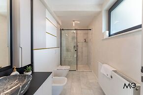 MoHost Valcom - Luxury Skyline Penthouse