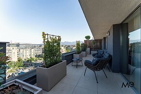 MoHost Valcom - Luxury Skyline Penthouse