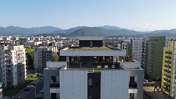 MoHost Valcom - Luxury Skyline Penthouse