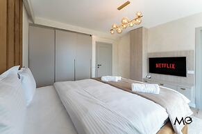 MoHost Valcom - Luxury Skyline Penthouse