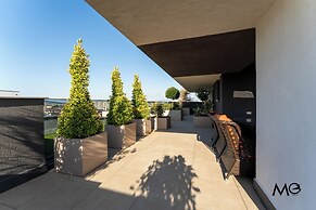 MoHost Valcom - Luxury Skyline Penthouse
