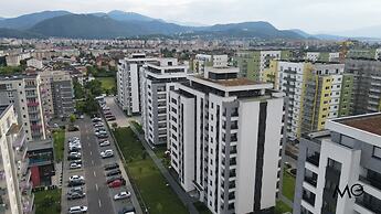 MoHost Valcom - Luxury Skyline Penthouse