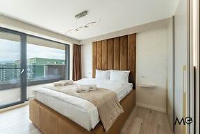 MoHost Valcom - Luxury Skyline Penthouse