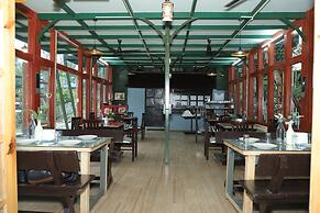 Hotel YAN Residency Bhimtal - Nainital