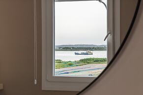 Apartment Next to the Marina