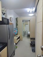 Cozy Condo in Quezon City With Private Pool