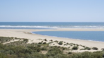 Cozy Seaside Retreat at Los Albatros