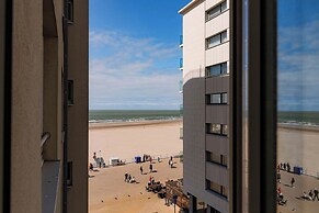 Light-filled Apartment With Lateral sea View