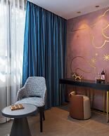 Iconic Hotel