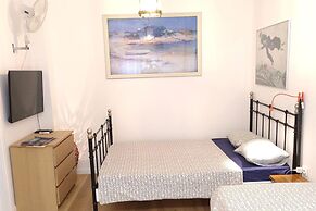 Apartment - Sleeps 5 - Parking - Balcony