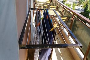 Apartment - Sleeps 5 - Parking - Balcony