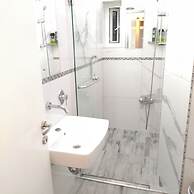Apartment - Sleeps 5 - Parking - Balcony