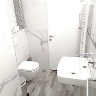 Apartment - Sleeps 5 - Parking - Balcony