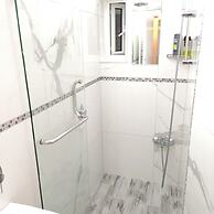 Apartment - Sleeps 5 - Parking - Balcony