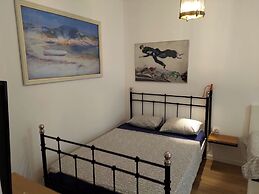 Apartment - Sleeps 5 - Parking - Balcony