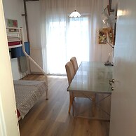 Apartment - Sleeps 5 - Parking - Balcony