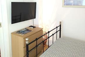 Apartment - Sleeps 5 - Parking - Balcony