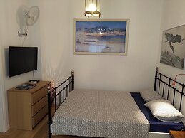 Apartment - Sleeps 5 - Parking - Balcony