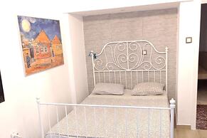 Apartment - Sleeps 5 - Parking - Balcony