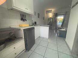 DOLPHIN APARTMENTS & STUDIOS