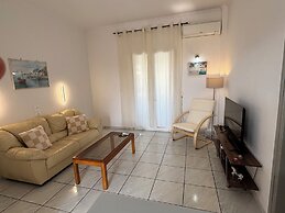DOLPHIN APARTMENTS & STUDIOS