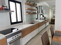 Sunny Penthouse Near Zenia Beach
