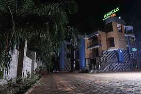 Amicus Hotel