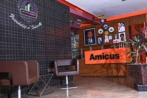 Amicus Hotel