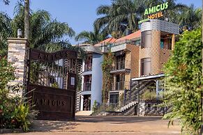 Amicus Hotel