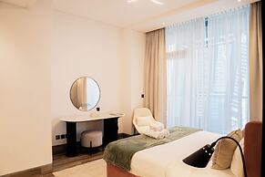 Cozy 1BR With Canal Views Full Amenities