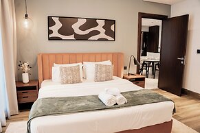 Cozy 1BR With Canal Views Full Amenities