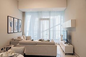 Cozy 1BR With Canal Views Full Amenities