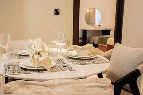 Cozy 1BR With Canal Views Full Amenities