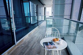 Cozy 1BR With Canal Views Full Amenities