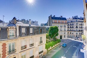 Passy Glow 2BR Home in the 16th Arrondissement