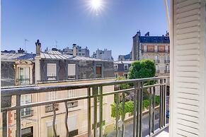 Passy Glow 2BR Home in the 16th Arrondissement