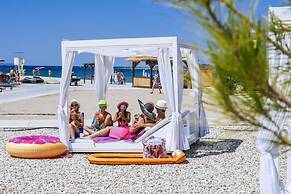 Caravan Park in Nin With Sandy Beach & Pools