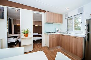 Caravan Park in Nin With Sandy Beach & Pools