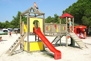 Caravan Park in Nin With Sandy Beach & Pools