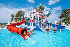 Caravan Park in Nin With Sandy Beach & Pools