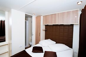 Caravan Park in Nin With Sandy Beach & Pools