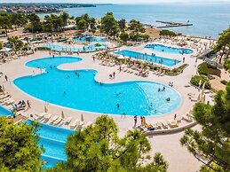 Caravan Park in Nin With Sandy Beach & Pools
